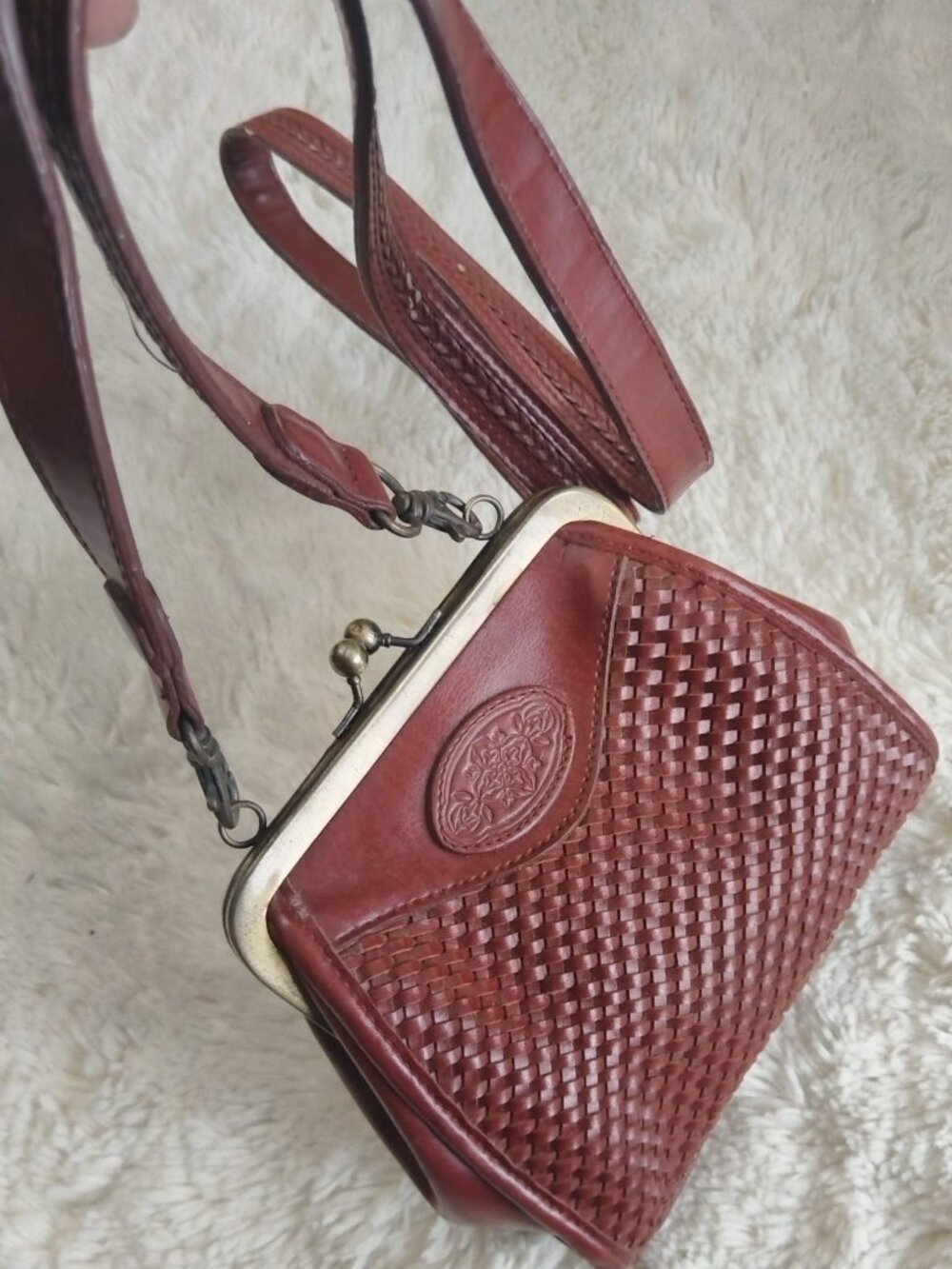 Vintage Woven Leather Kiss Lock Crossbody Bag - Maroon Cognac Boho Purse